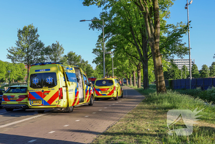Brandweer redt vrouw uit sloot