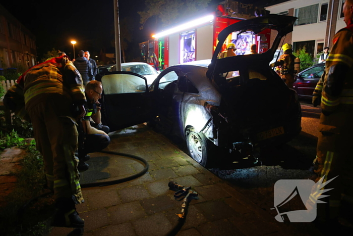 Autobrand vermoedelijk aangestoken