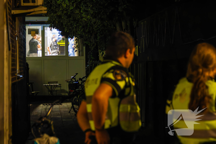 Arrestatieteam voert inval uit bij café