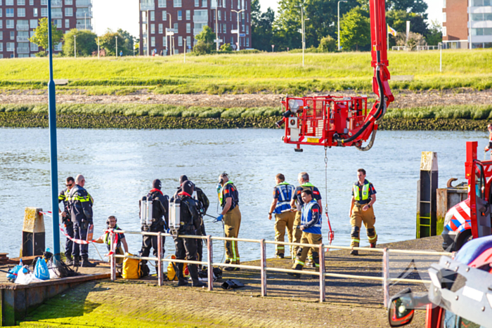 Hulpdiensten zoeken naar visser