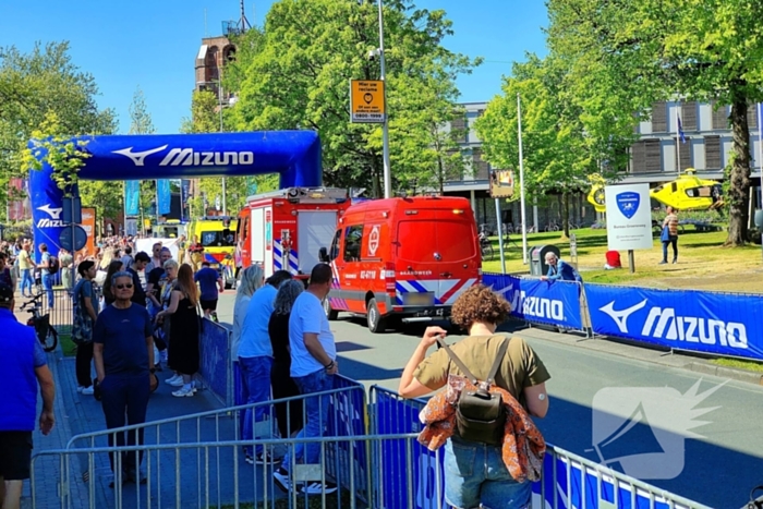 Deelnemer zakt net voor finish in elkaar