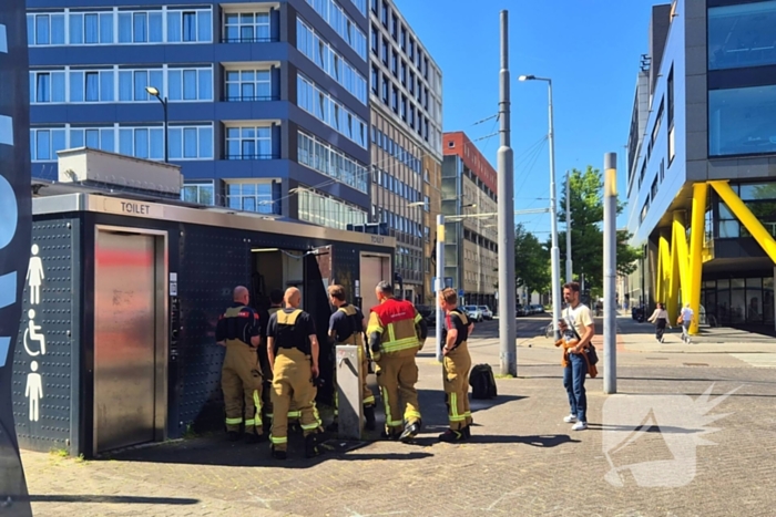Vrouw opgesloten in openbaar toilet, brandweer bevrijdt haar