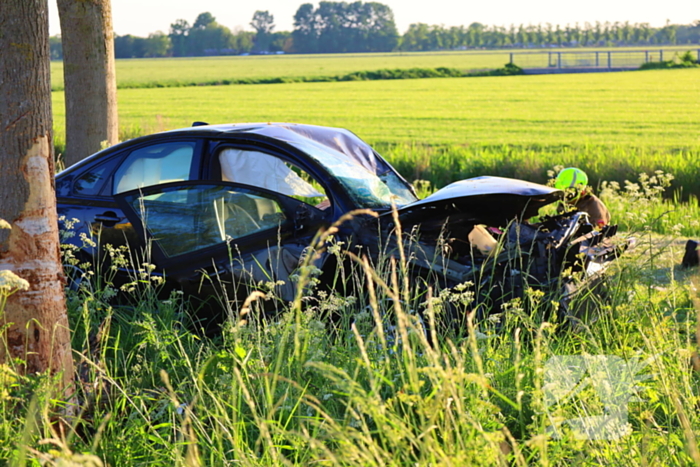 Ernstig ongeval tussen twee auto's op snelweg