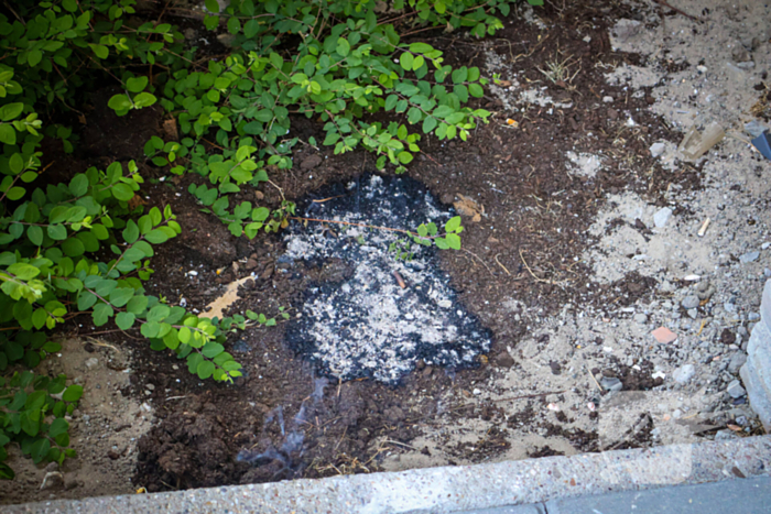 Buitenbrand zorgt voor brandlucht in woning