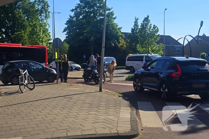 Scooterrijder aangereden op beruchte rotonde