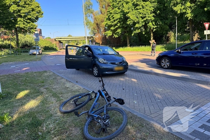 Fietser geschept op oversteekplaats