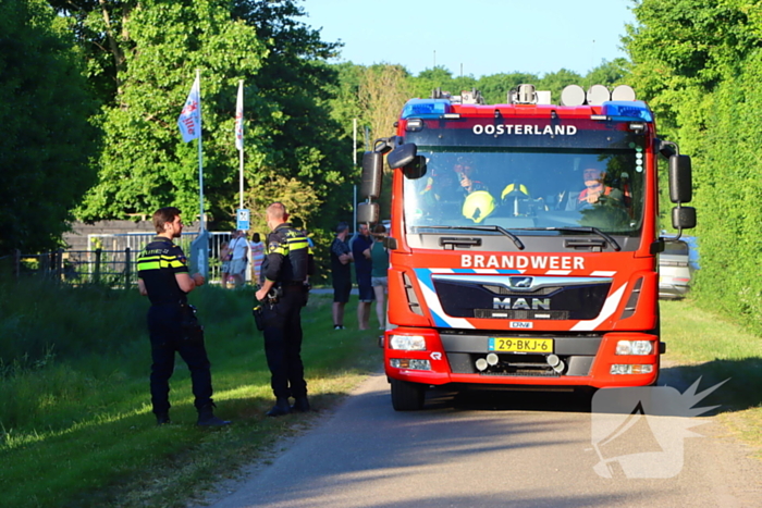 Bomen en pipowagen in brand