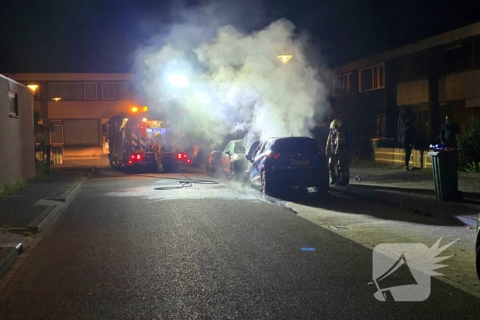 Voorzijde auto verwoest door brand