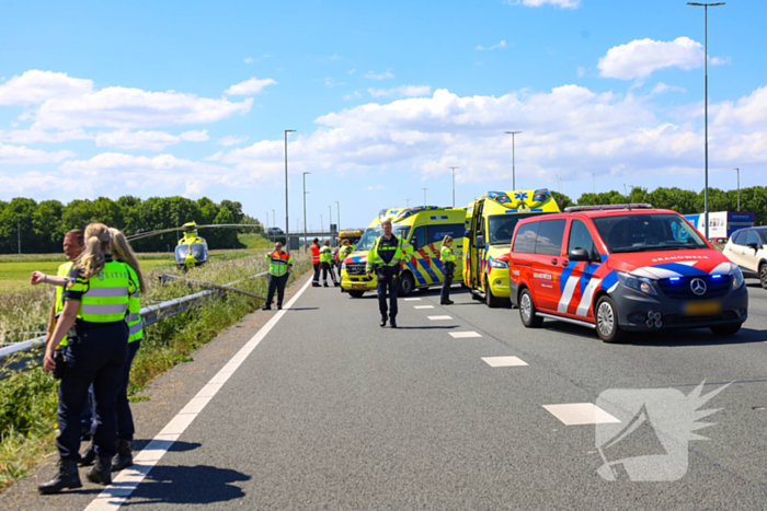 Brandweer redt inzittenden uit voertuig