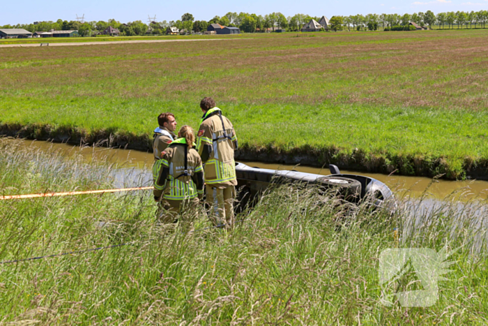 Brandweer redt inzittenden uit voertuig