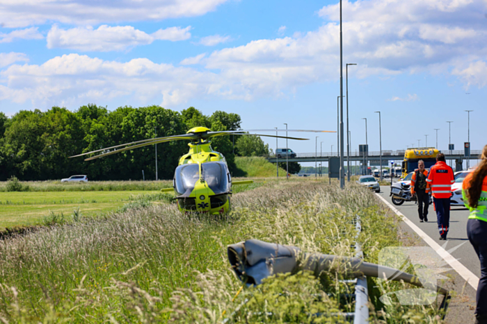 Brandweer redt inzittenden uit voertuig