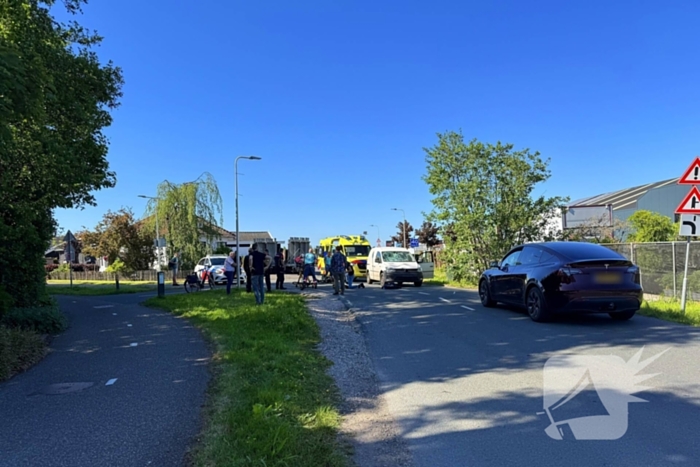 Fietser aangereden door automobilist, traumateam ingezet