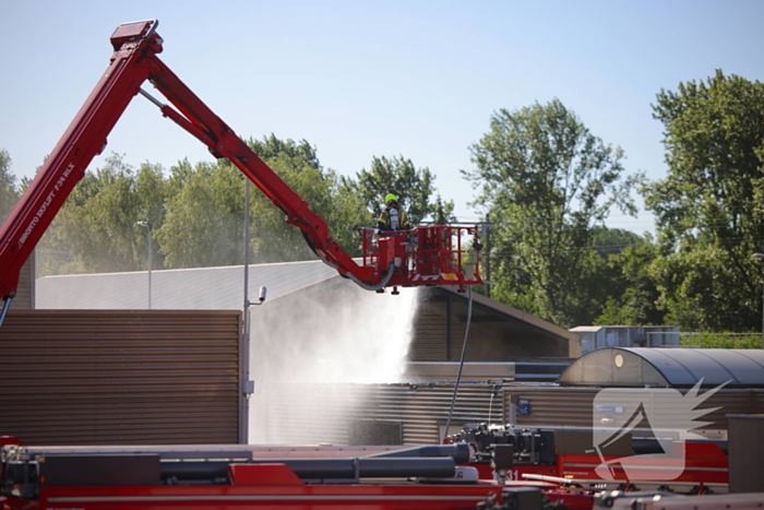 Zeer grote brand in gebouw van politieacademie hulpdiensten schalen op