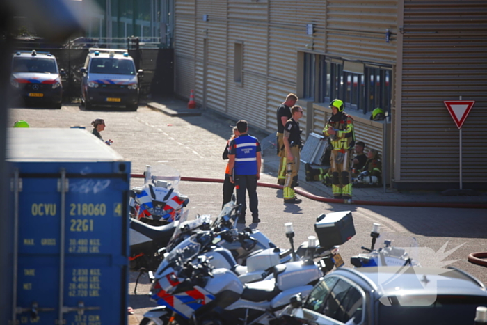 Zeer grote brand in gebouw van politieacademie hulpdiensten schalen op
