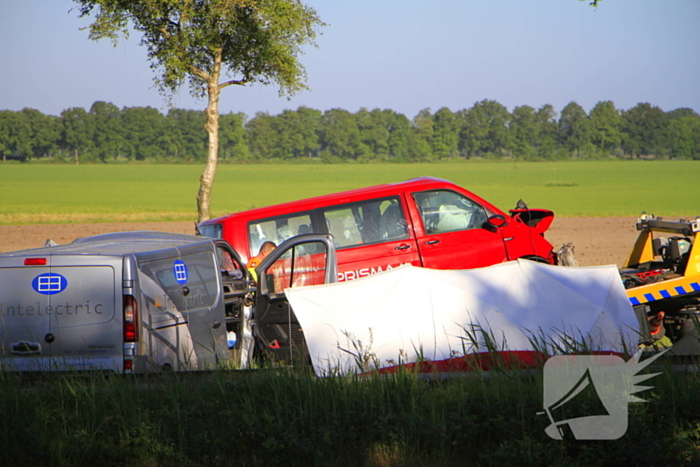 Dodelijke botsing tussen bestelbussen