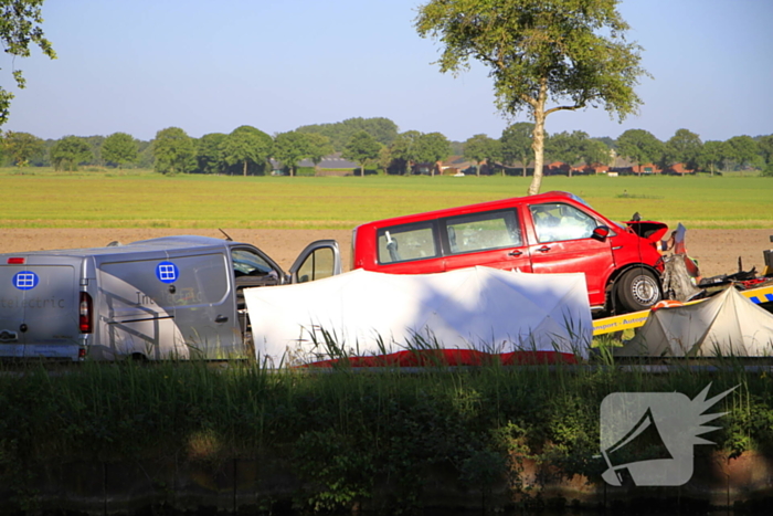 Dodelijke botsing tussen bestelbussen