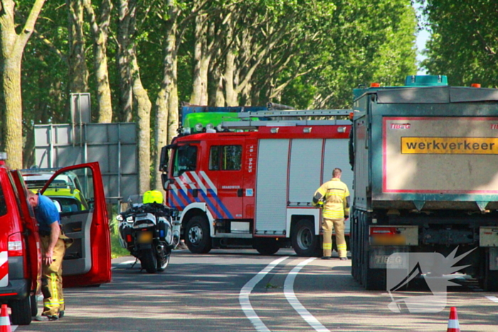 Zwaargewonde bij ernstig ongeval tussen auto en vrachtwagen