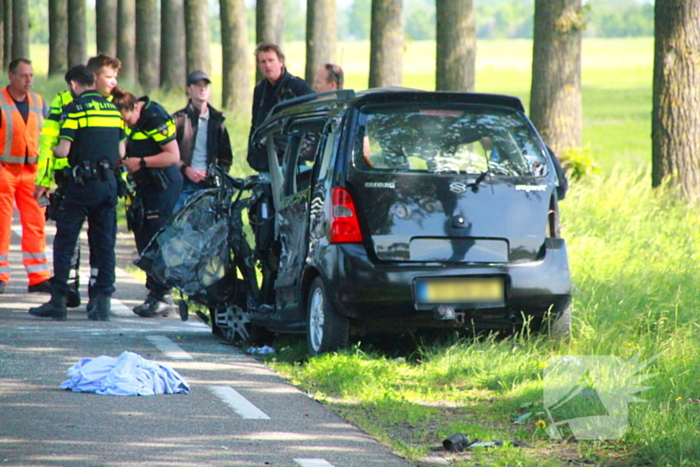 Zwaargewonde bij ernstig ongeval tussen auto en vrachtwagen