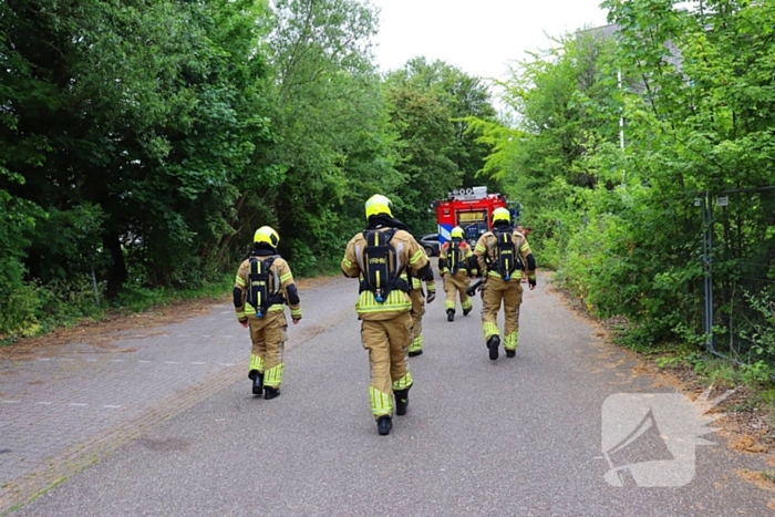 Brandweer blust brand in slooppand