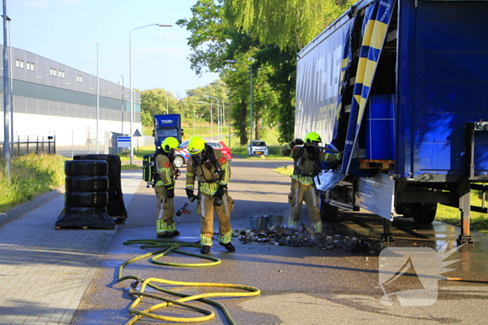 Trailer met accu's vat vlam