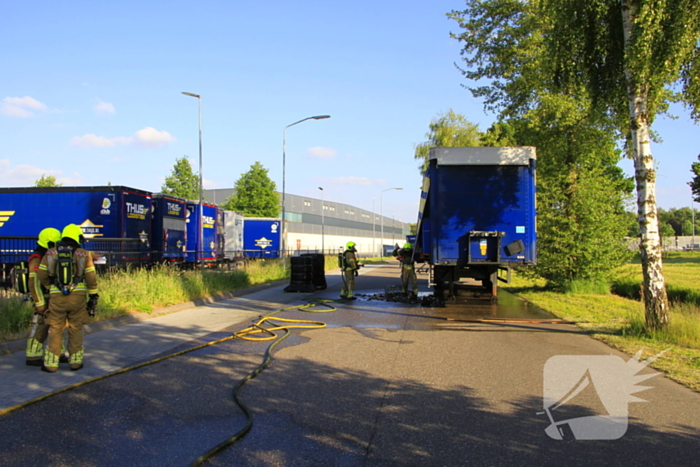 Trailer met accu's vat vlam