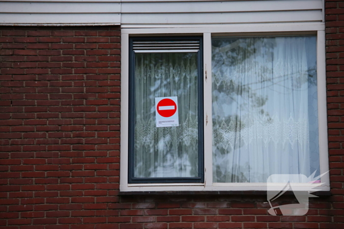 Burgemeester sluit woning, politie zoekt getuigen na explosie