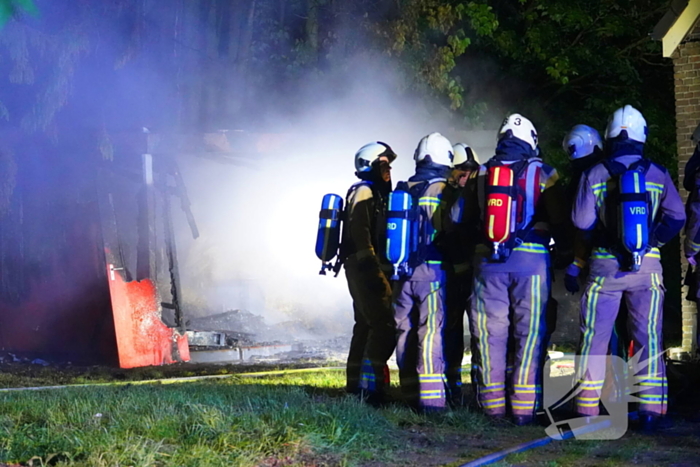 Uitslaande brand verwoest keten