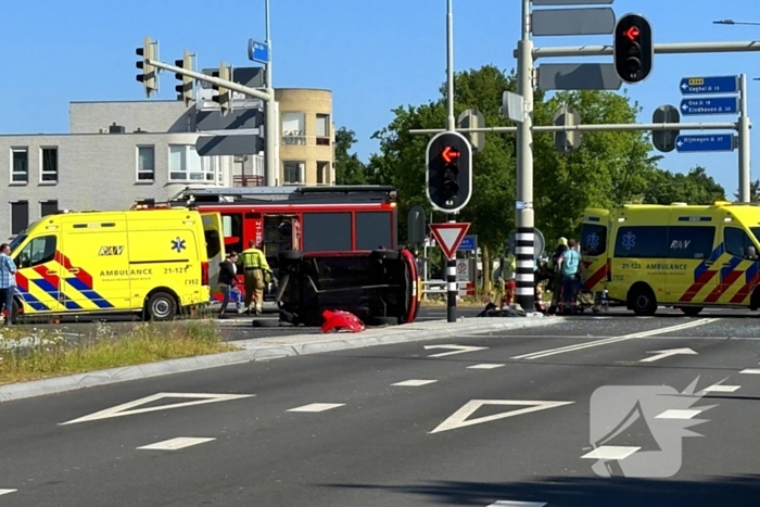 Vader en twee kinderen gewond na ongeval op kruising