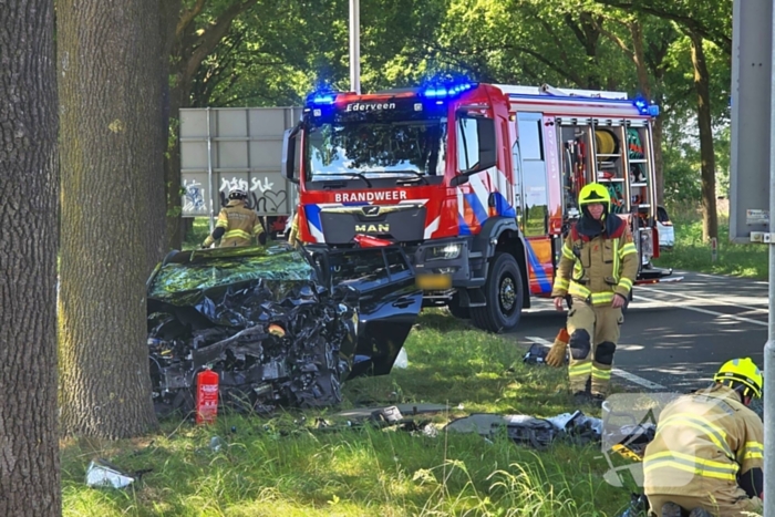 Vier auto's betrokken bij ongeval; flinke ravage op de weg