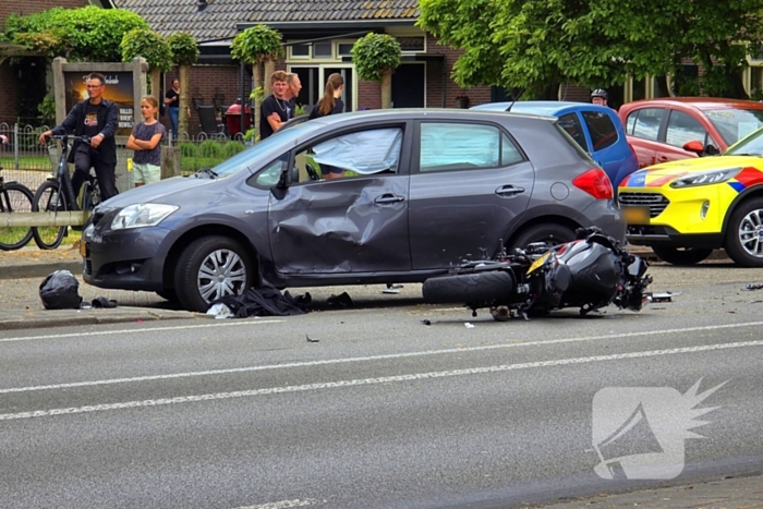 Motorrijder zwaargewond bij aanrijding met automobilist