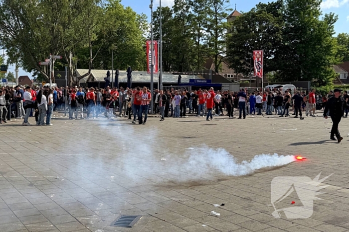 PSV landskampioen na bizarre inhaalrace