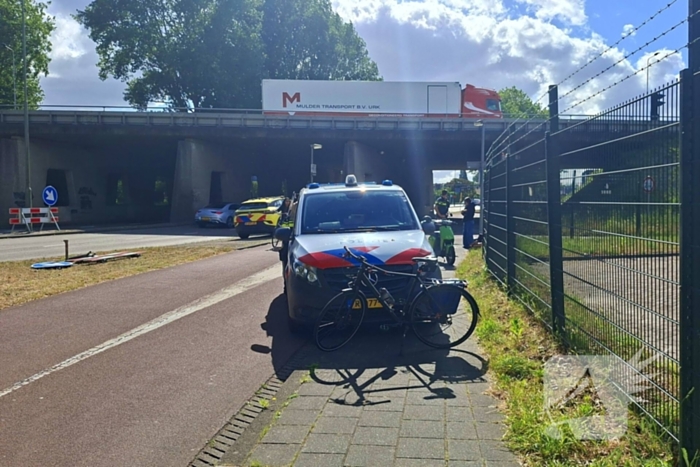 Verkeersongeluk tussen fietser en scooterrijder