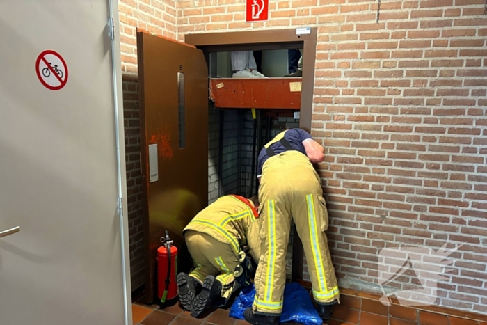 Brandweer ingezet voor liftopsluiting