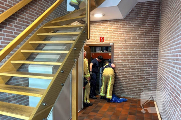 Brandweer ingezet voor liftopsluiting