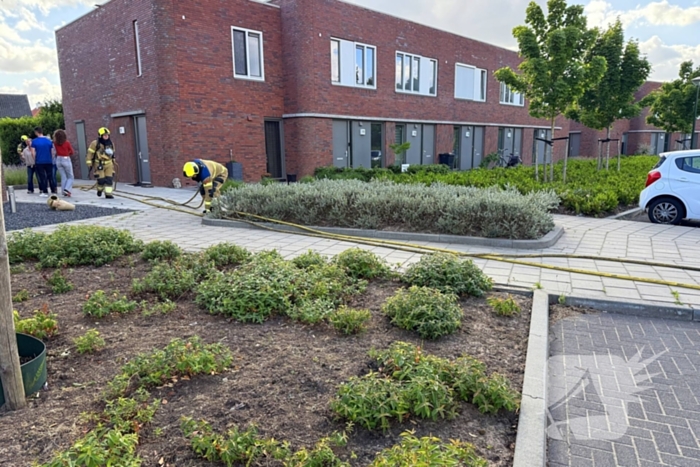 Heg in achtertuin gaat in vlammen op