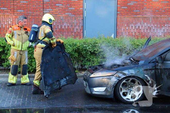 Brandweer ingezet voor autobrand