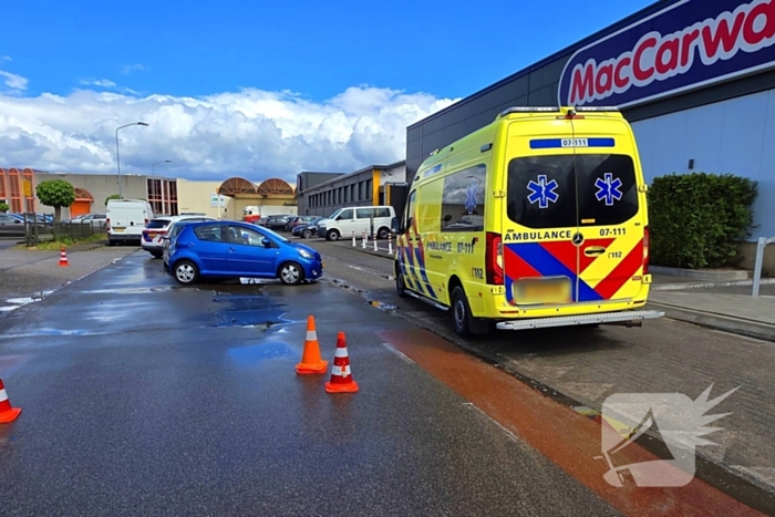 Veel schade bij aanrijding tussen twee voertuigen