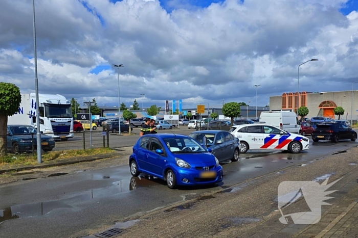 Veel schade bij aanrijding tussen twee voertuigen