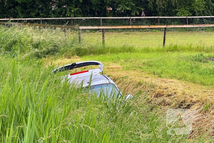 Auto te water na ongeval