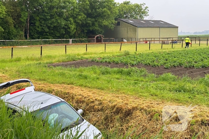 Auto te water na ongeval