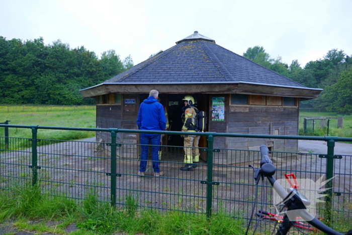Brand bij dierenverblijf snel gedoofd