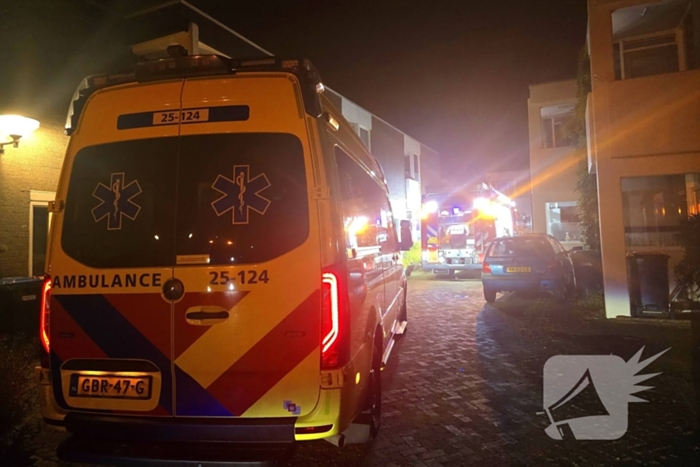 Gezin uit brandende woning gered via ladder