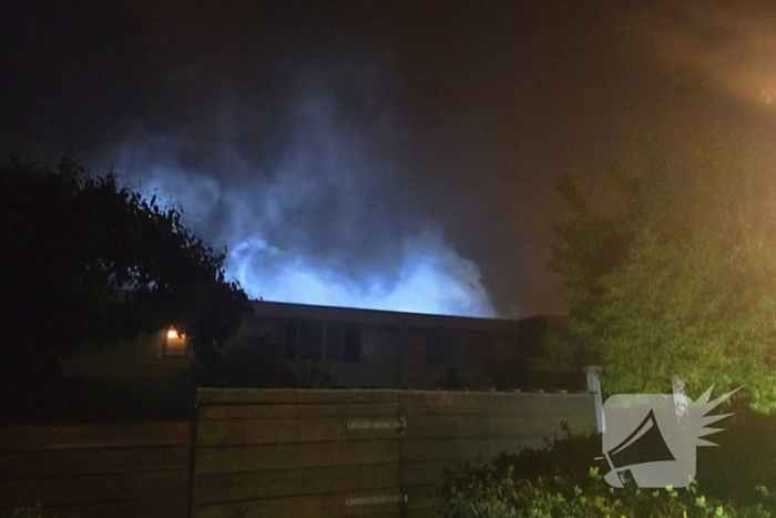 Gezin uit brandende woning gered via ladder