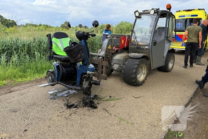 Scootmobiel belandt in sloot, bestuurder gewond