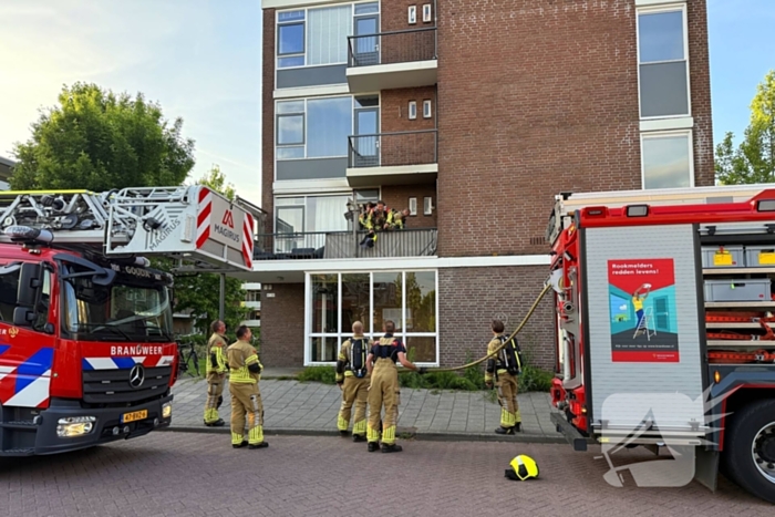 Brand op balkon snel onder controle