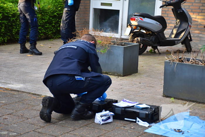 Vuurwerkaanval veroorzaakt schade aan woning