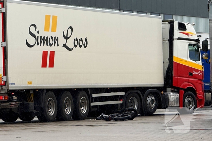 Fatbike botst op vrachtwagen, bestuurder gewond