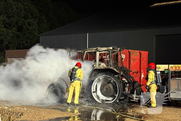 Nachtelijke brand verwoest tractor