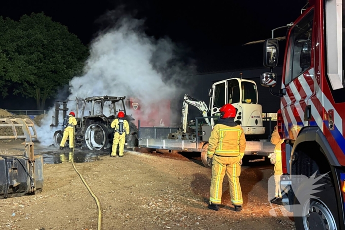 Nachtelijke brand verwoest tractor