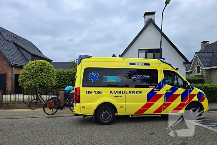 Vrouw raakt gewond na val van fiets
